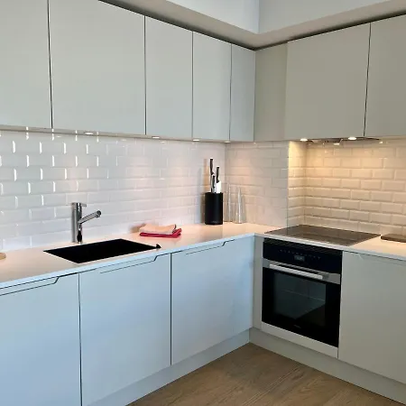 Apt. With Amazing Harbour View And Private Parking
