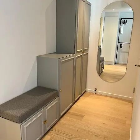 Apt. With Amazing Harbour View And Private Parking Apartment