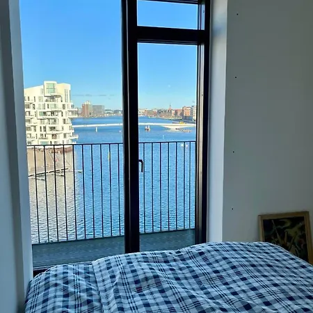 Apt. With Amazing Harbour View And Private Parking *